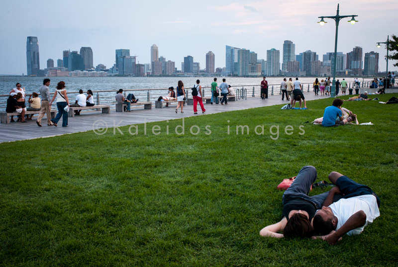 Couple;Hudson River;Hudson River Park;Kaleidos;Kaleidos images;Leisure;Manhattan;NYC;New York;Park;People;Skyline;Tarek Charara;La parole à l'image